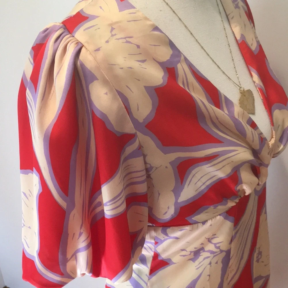 ๐ TOPSHOP Puff Sleeve Cutout Back Large Floral Satin Mini Dress 4 Red/Cream - Picture 7 of 15